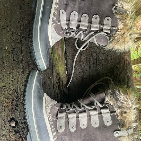 Sorel Joan of Arctic Black and Gray Winter Boots with Faux Fur Trim - Picture 13 of 14